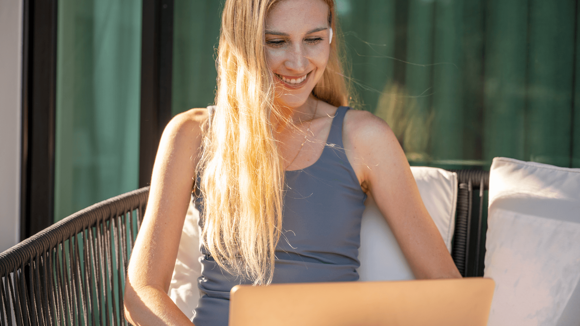 Vai varu noformēt un saņemt aizdevumu, ja nedzīvoju Latvijā?